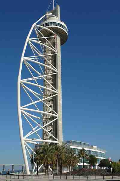 Vasca Da Gama Tower, situated at the North end of the park. Source: Wikipedia Commons