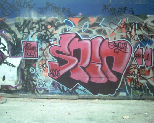 Graffiti (Image Source: Jaqian, Wikimedia Commons)