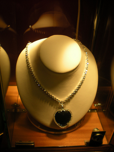 Necklace as worn by Kate Winslet in the film Titanic.    Photo by: Ben Sutherland.