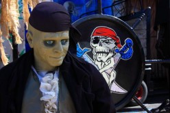 How to Use Makeup for Halloween Special Effects