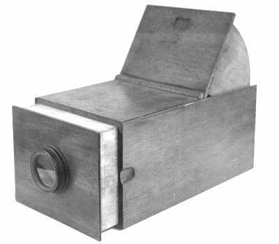 An old camera obscura. It does not take pictures, but simply displays the image, which can then be traced to make a lifelike drawing.