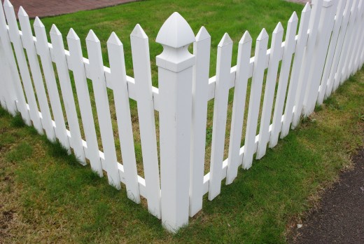 Vinyl Fence looks goot at first glance, but look closer...