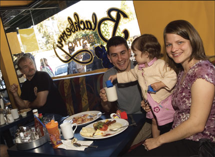 5 Helpful Tips When Eating Out With The Kids
