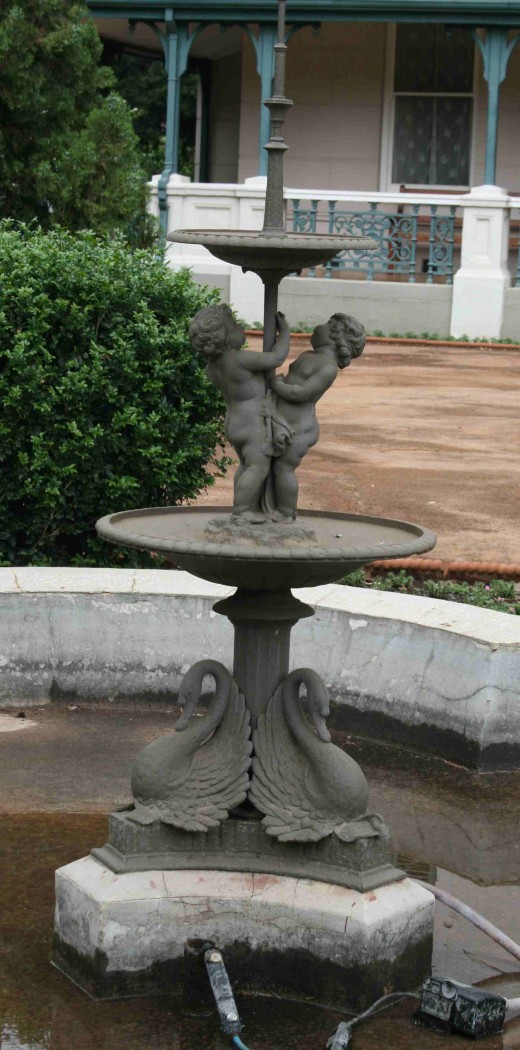 Fountain in the front garden of Melrose House. Photo Tony McGregor