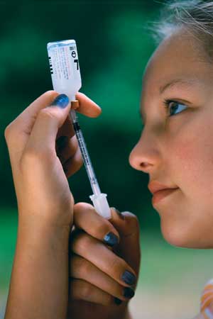 Filling syringe with insulin