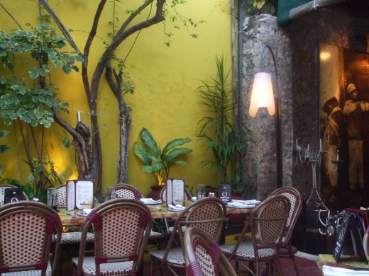 Warm, pleasant evenings in the Yucatan allow open air restaurants to flourish.
