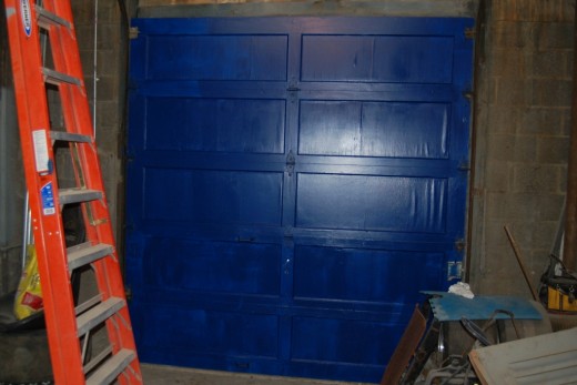 Rainy day at work, so I continued my 'renovation' of the warehouse at work by putting the first coat of paint on one of our doors.