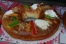and finally, after the parade we enjoy the king,s cake or roscon de reyes