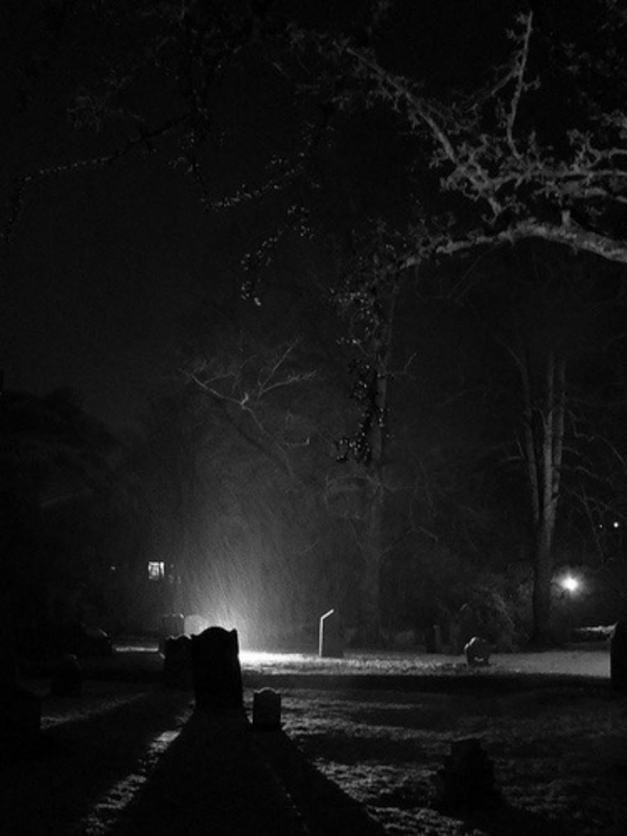 The wintry graveyard - photo from flikr.com