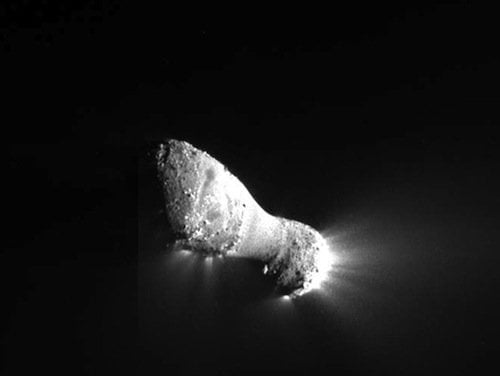 close view of comet Hartley-2