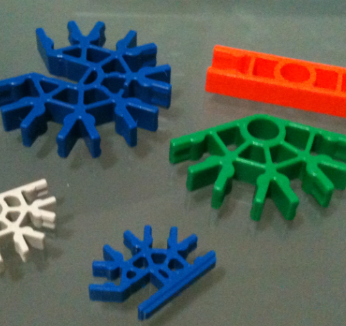 A few standard K'Nex Pieces