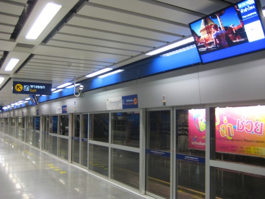 Doors automatically slide open when the MRT stops. It's also great for protecting passengers.