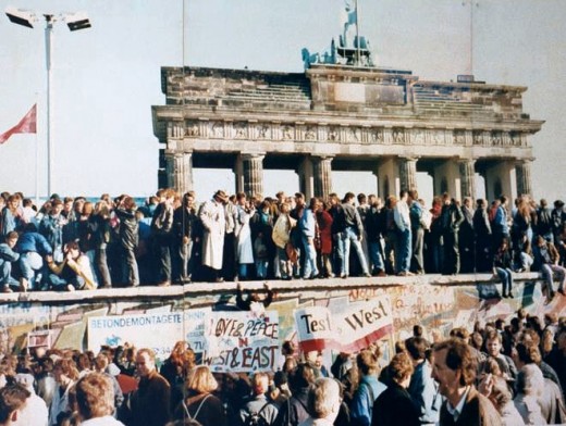 The Fall of the Berlin Wall, 1989. The photo shows a part of a public photo documentation wall at Former Check Point Charlie, Berlin. The photo documentation is permanently placed in the public. Trke: Berlin Duvar, 1989 sonbahar