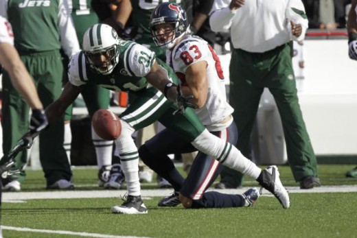 New York Jets cornerback Antonio Cromartie (31) attempts to intercept a pass as Houston Texans wide receiver Kevin Walter (83) looks on during the first quarter of an NFL football game between the Houston Texans and the New York Jets 