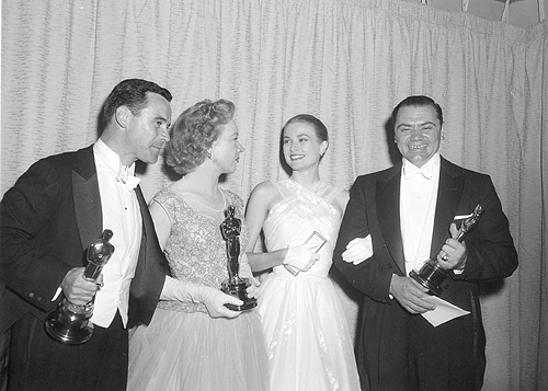 With his Oscar in 1956, with Jack Lemmon, Jo Van Fleet and Grace Kelly