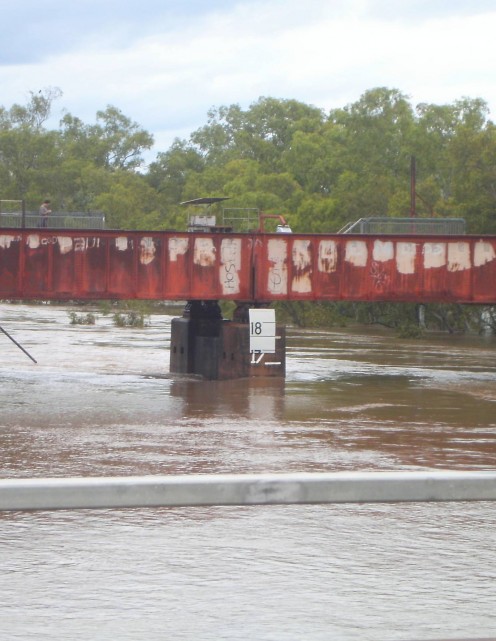 The river rose 12 metres overnight and the situation suddenly becomes critical.