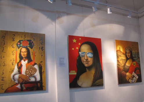Mona Lisa's at Art Gallery