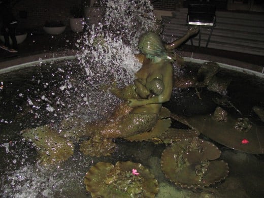 Ghiriadelli Square fountain - Momma Mermaid with Mer-baby.