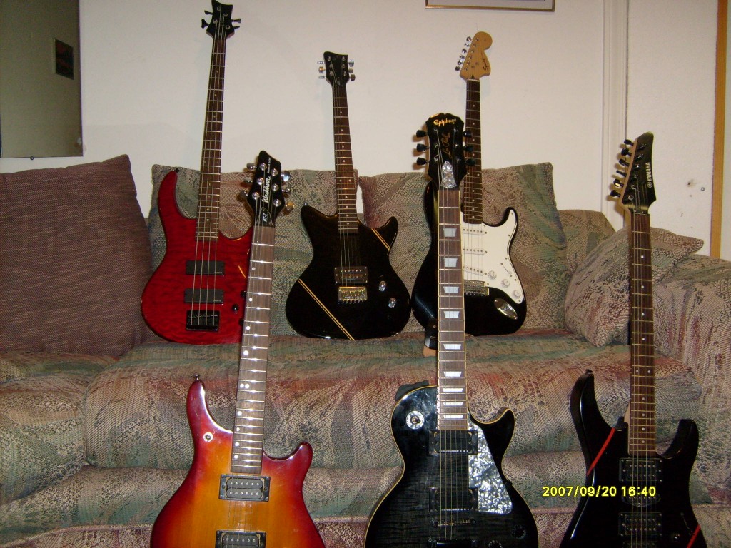 How to Tune an electric Guitar half step down with a Tuner