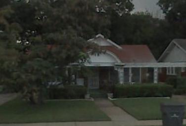 Oswald rented a small room in this house, staying in Dallas during the work week. He commuted back to Irving on weekends.