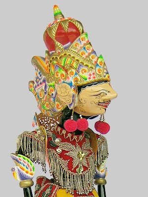 Batara Dwarawati Krishna is the king of the kingdom and is a reincarnation of Lord Vishnu, was assigned to resolve any kinds of problems that occur on Earth. Having a weapon that could see Figure Lopian situation in all parts of the world.