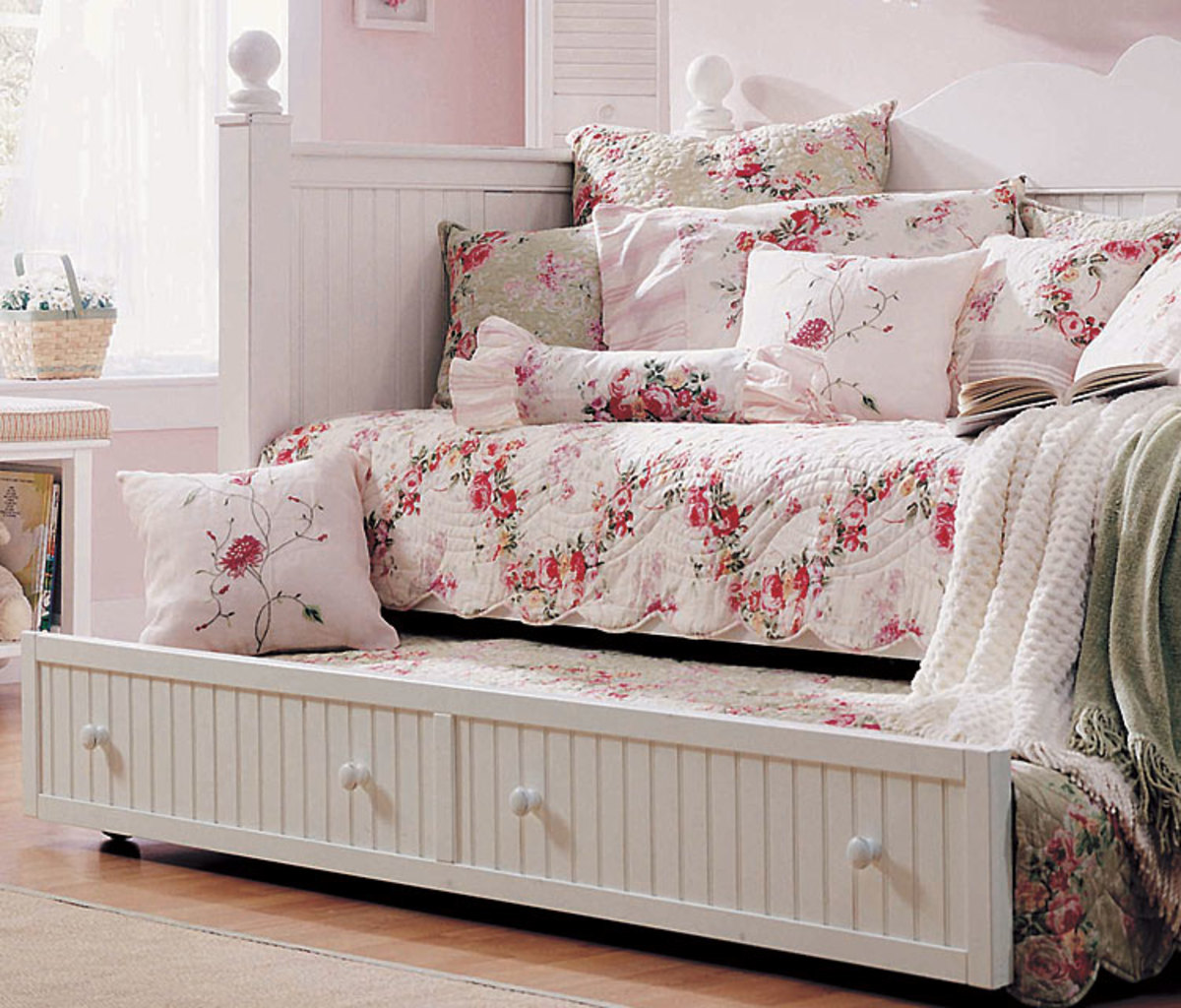 Daybeds and Trundle Beds - New Luxury Items for the Spare Bedroom