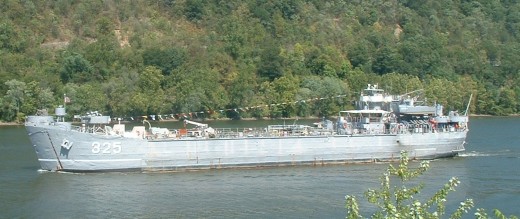 LST-325 passing Neville Island, PA in early September 2010 (C. Reed)
