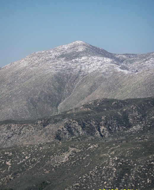 One of the most beautiful sites.... a mountain dusted with snow.