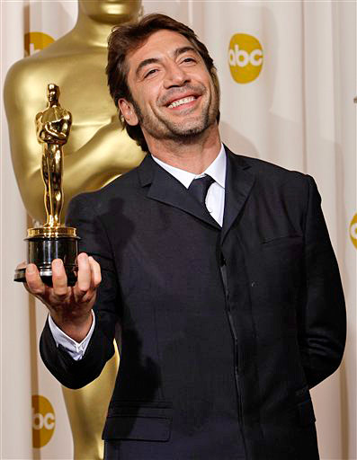 Javier with his oscar
