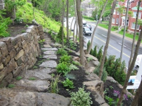 How to Build a Natural Stone Retaining Wall the Right Way! How to Build a Natural Stone Retaining Wall the Right Way!