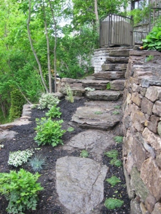 How to Build a Natural Stone Retaining Wall the Right Way ...