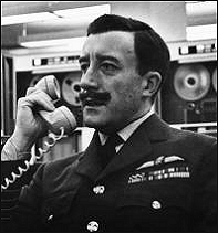Sellers as British Group Captain Lionel Mandrake.