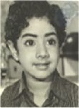 She is Sreedevi. The south Indian actess who had grown to Bollywood.