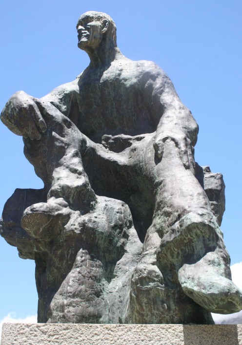 Statue of Smuts in front of the South African National Gallery in Cape Town