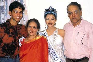 Aiswarya Rai with her family after winning miss world prize.