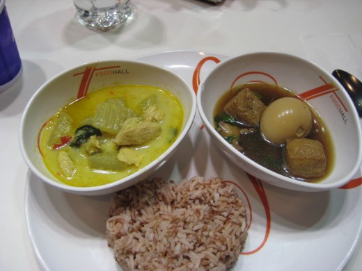 Green curry chicken, tofu with egg and brown rice
