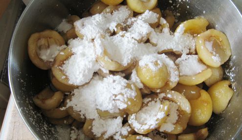 Add sugar and corn starch to the loquats.