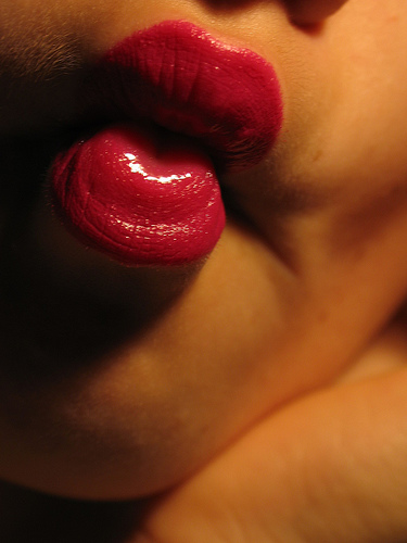 Female Lips, Body art sans the Body?
