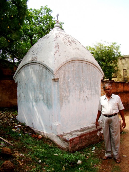 A CHAR CHALA (4 roofed) small Shiva temple at Khandra near the Gopal Temple