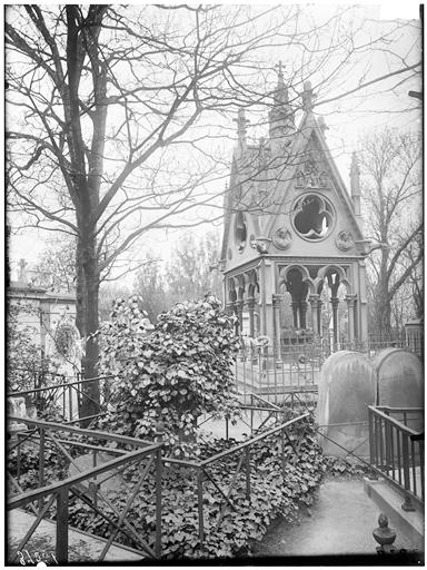 The lovers tomb in the Cimitiere du Pere Lachaise in Paris.