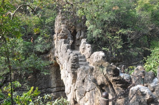 Stone Gate on the Tianxing Bridge 