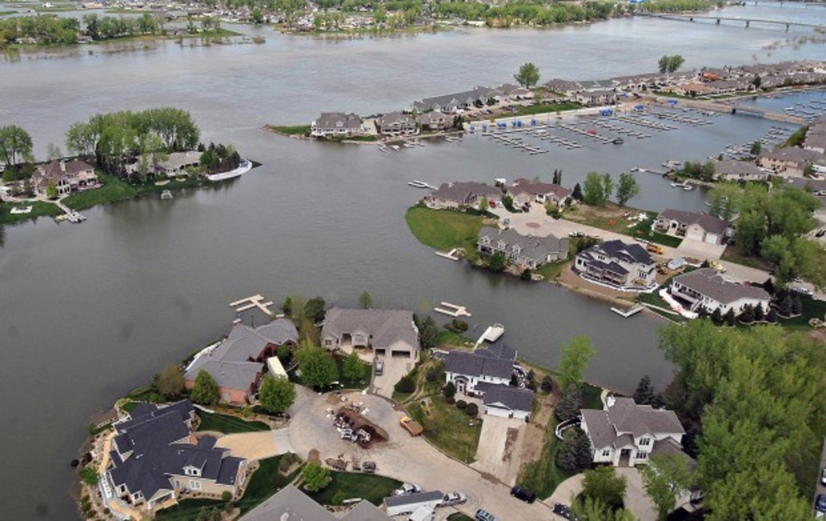 Bismarck Mandan Communities Pull Together to Fight Missouri River Flood