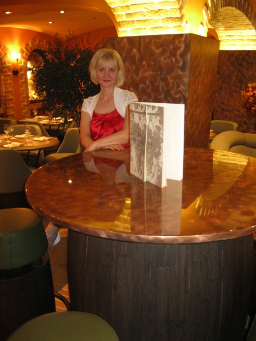 L'Enoteca, the cozy little wine bar on the cruise ship Splendida.