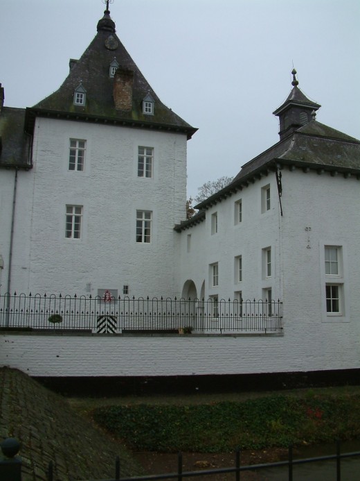 Rijckholt Castle, the tower and the right wing