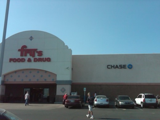 Fry's Supermarket with Chase Bank Branch inside in suburban Tucson, AZ