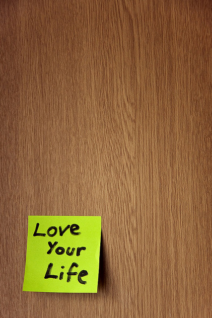 Put those colorful Post-It Notes to use for general, non-time-specific reminders. Organized reminders will help you love your life.  CCL D