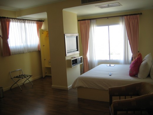 Nice spacious room - always a plus!