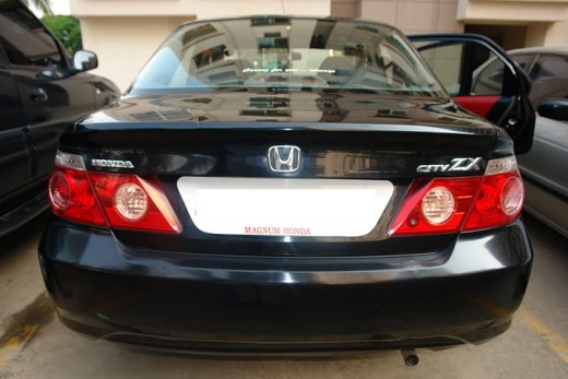 Honda City ZX Black Posterior View Shot