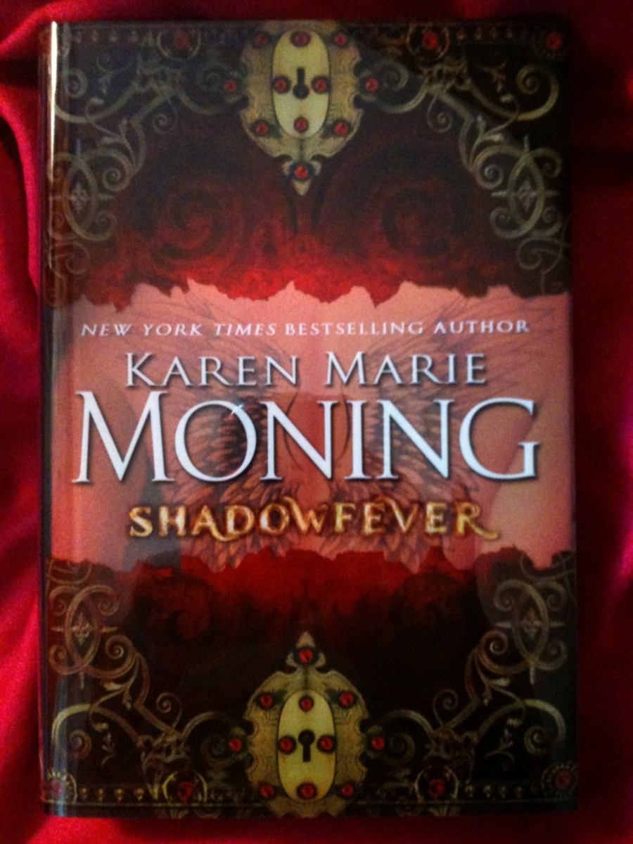 Even the photo, the unique cover of latest in the Karen Moning Fever Series, Shadowfever, is beautiful.