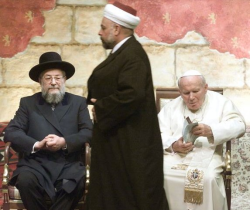 Pope John Paul II, Jewish Rabbi and Muslim Imam meeting to promote interreligious dialogue, based on mutual respect and cooperation for the common good.